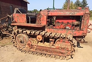 Veterantraktor - Allis-Chalmers - M. Bandtraktor. 1940. Fotogen. 12 v. Orörd och nästan i originalsk...